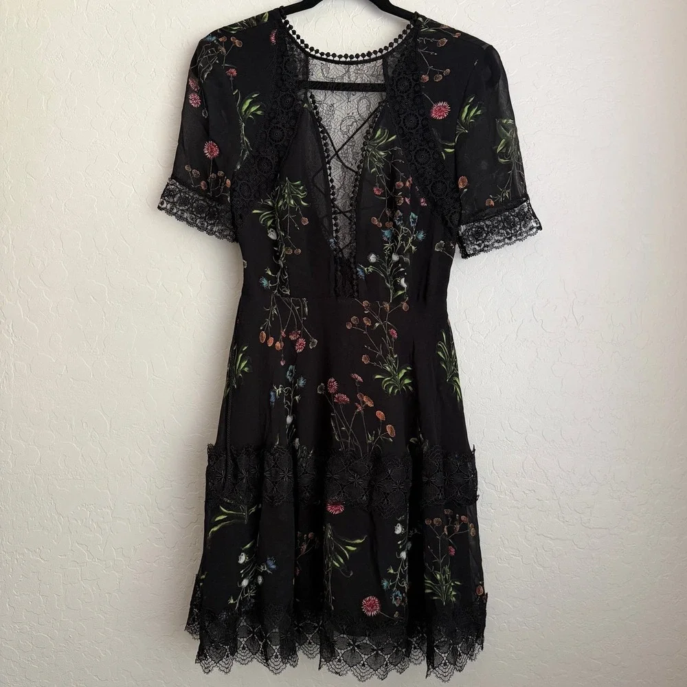 Nicholas Women's Wildflower Lace Mini Dress Black Sz US 4 - Picture 3 of 12